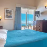Amelia Villa *
