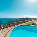 Amelia Villa *